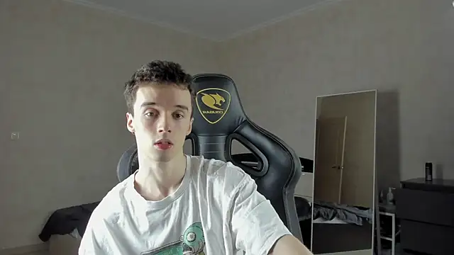 Snapshot of MasonWarholl chatting on 03.19.25 MasonWarholl online show from 03.19.25