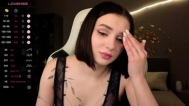 Snapshot of ammy_cummy chatting on 11.17.25 ammy cummy online show from 11.17.25