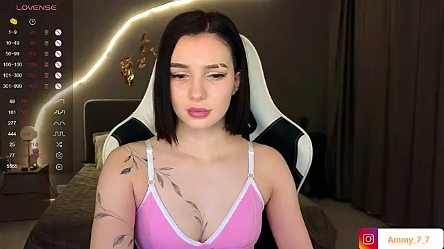 Snapshot of ammy_cummy chatting on 12.14.25 ammy cummy online show from 12.14.25