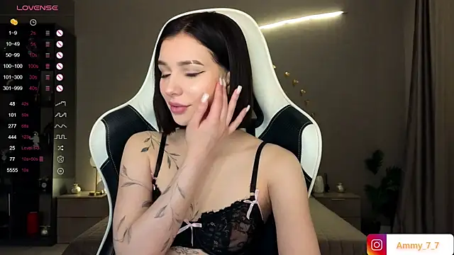 Snapshot of ammy_cummy chatting on 12.16.25 ammy cummy online show from 12.16.25