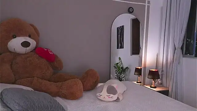 AnnyHizzle online show from 10.06.25