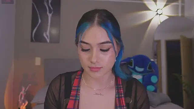 AnnyHizzle online show from 12.23.25