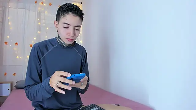 Tinny and Candy online show from 11.06.25