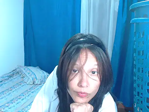 Snapshot of home_vlak chatting on 05.14.26 home vlak online show from 05.14.26