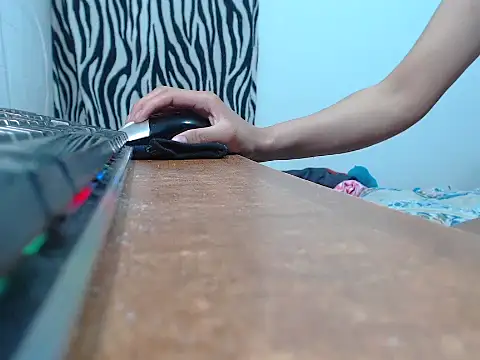 Snapshot of home_vlak chatting on 05.19.26 home vlak online show from 05.19.26