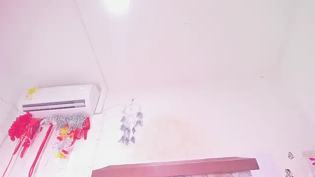 MiaKirshner online show from 01.23.25