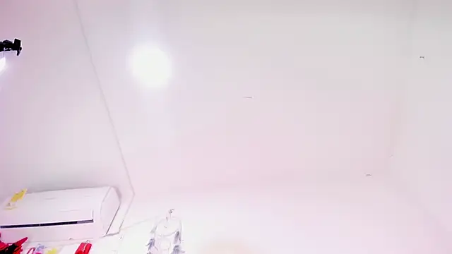 MiaKirshner online show from 01.26.25