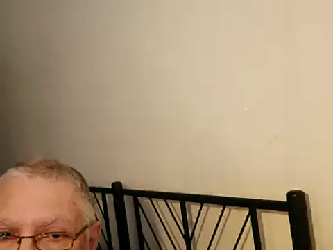 Snapshot of 100Tauros chatting on 09.16.25 100Tauros online show from 09.16.25