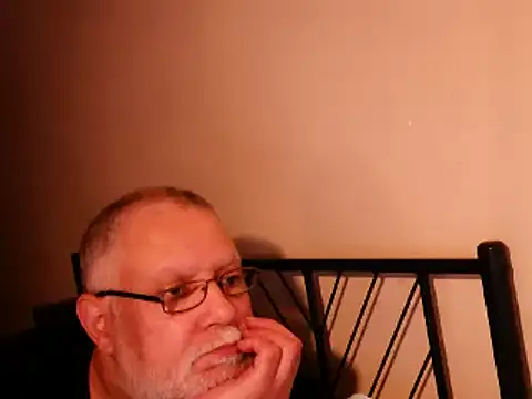 Snapshot of 100Tauros chatting on 09.19.25 100Tauros online show from 09.19.25