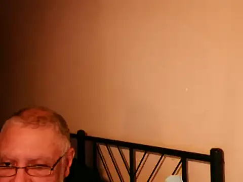 Snapshot of 100Tauros chatting on 09.20.25 100Tauros online show from 09.20.25