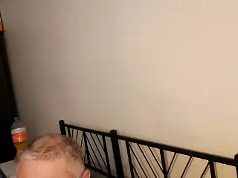 Snapshot of 100Tauros chatting on 09.23.25 100Tauros online show from 09.23.25