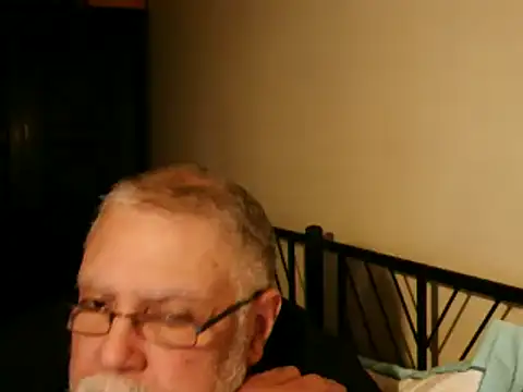 Snapshot of 100Tauros chatting on 09.28.25 100Tauros online show from 09.28.25