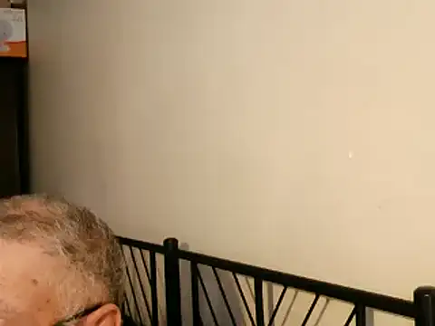 Snapshot of 100Tauros chatting on 09.29.25 100Tauros online show from 09.29.25