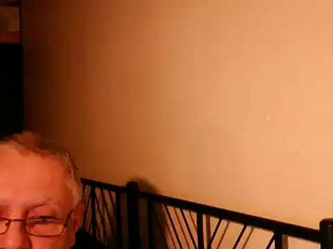 Snapshot of 100Tauros chatting on 09.29.25 100Tauros online show from 09.29.25