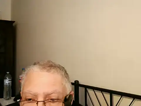 Snapshot of 100Tauros chatting on 09.30.25 100Tauros online show from 09.30.25