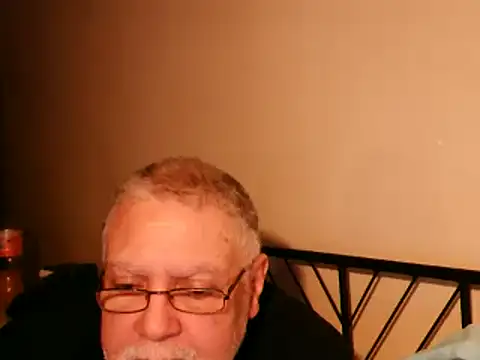 Snapshot of 100Tauros chatting on 10.02.25 100Tauros online show from 10.02.25