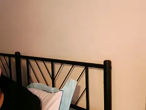 Snapshot of 100Tauros chatting on 10.03.25 100Tauros online show from 10.03.25