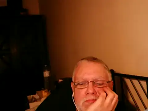 Snapshot of 100Tauros chatting on 10.05.25 100Tauros online show from 10.05.25