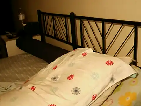 Snapshot of 100Tauros chatting on 10.06.25 100Tauros online show from 10.06.25