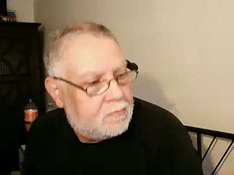 Snapshot of 100Tauros chatting on 10.10.25 100Tauros online show from 10.10.25