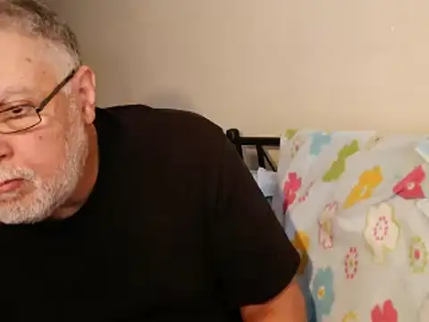 Snapshot of 100Tauros chatting on 10.13.25 100Tauros online show from 10.13.25