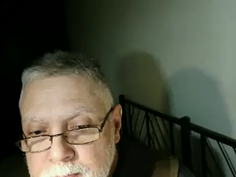 Snapshot of 100Tauros chatting on 10.28.25 100Tauros online show from 10.28.25