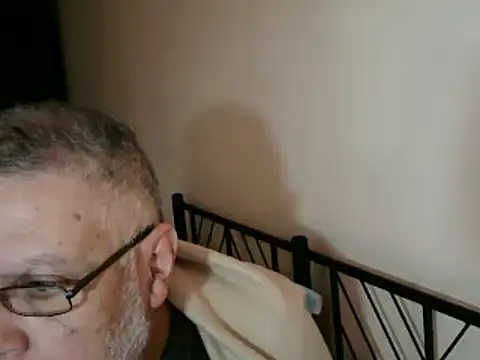 Snapshot of 100Tauros chatting on 10.30.25 100Tauros online show from 10.30.25