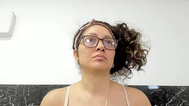 Juliabadlee online show from 01.23.25