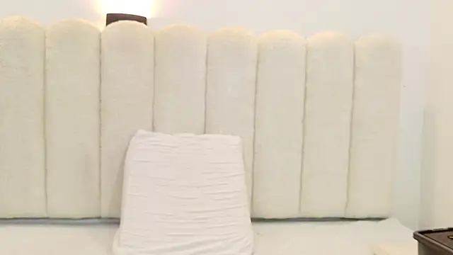 Juliabadlee online show from 09.26.25