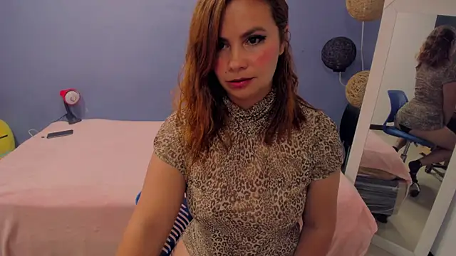 Snapshot of gigi_stephans chatting on 02.10.25 gigi stephans online show from 02.10.25