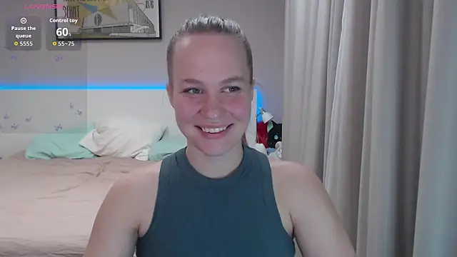 Snapshot of annabel8 chatting on 09.20.25 annabel8 online show from 09.20.25