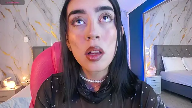 Julieta De Los Angeles online show from 01.11.25