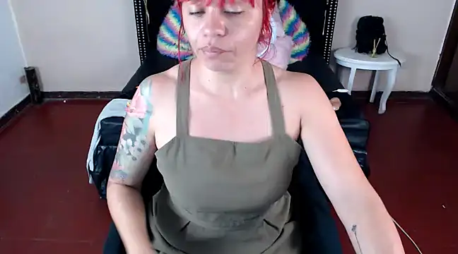 Snapshot of VioletaaaSlave chatting on 01.06.25 VioletaaaSlave online show from 01.06.25