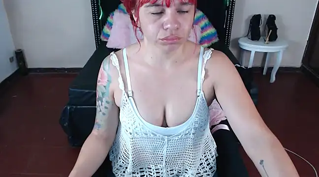 Snapshot of VioletaaaSlave chatting on 01.26.25 VioletaaaSlave online show from 01.26.25