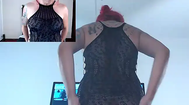 Snapshot of VioletaaaSlave chatting on 02.02.25 VioletaaaSlave online show from 02.02.25