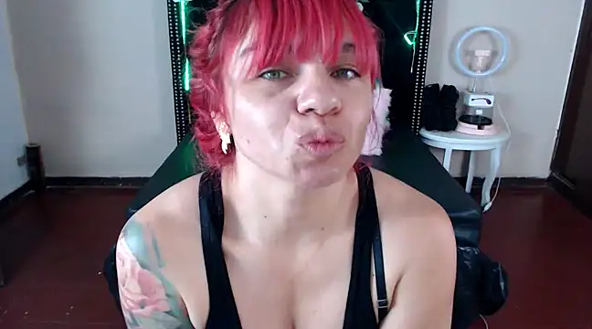 Snapshot of VioletaaaSlave chatting on 03.17.25 VioletaaaSlave online show from 03.17.25