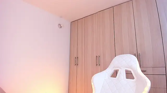 liaqueen610 online show from 12.19.24