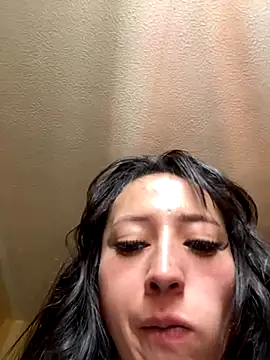 liaqueen610 online show from 10.28.25