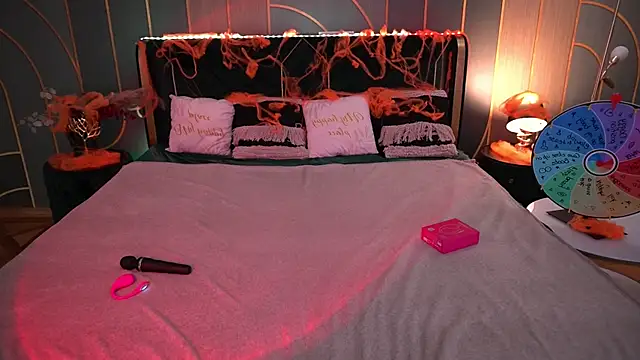 MonAmourrrR online show from 10.17.25