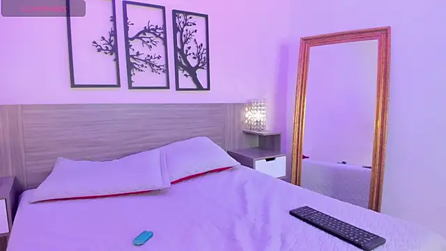 SkinnyFoxy online show from 01.26.25