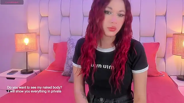 Snapshot of SkinnyFoxy chatting on 05.17.26 SkinnyFoxy online show from 05.17.26