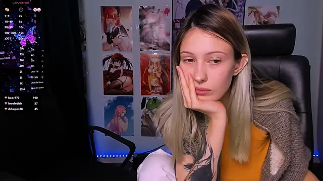 liana kisses online show from 12.15.24