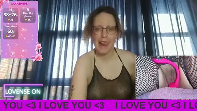 Snapshot of PernillaGirl chatting on 04.12.26 PernillaGirl online show from 04.12.26