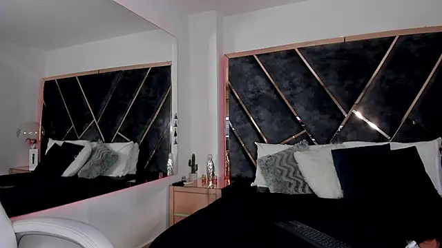 ChloeConnorr online show from 01.18.25