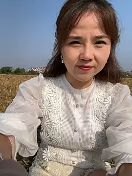 Efangfang online show from 12.04.24
