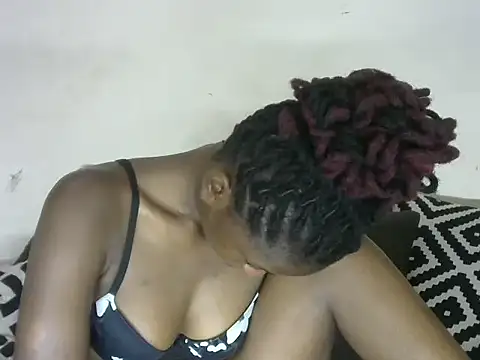 Pretty-emmie online show from 02.19.25