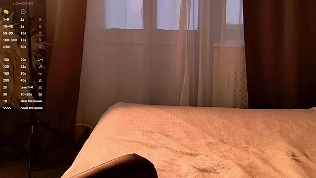 Snapshot of EmiliaDreams chatting on 09.18.25 EmiliaDreams online show from 09.18.25