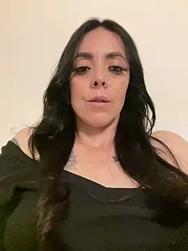 Snapshot of AndreaValencia chatting on 03.10.25 AndreaValencia online show from 03.10.25