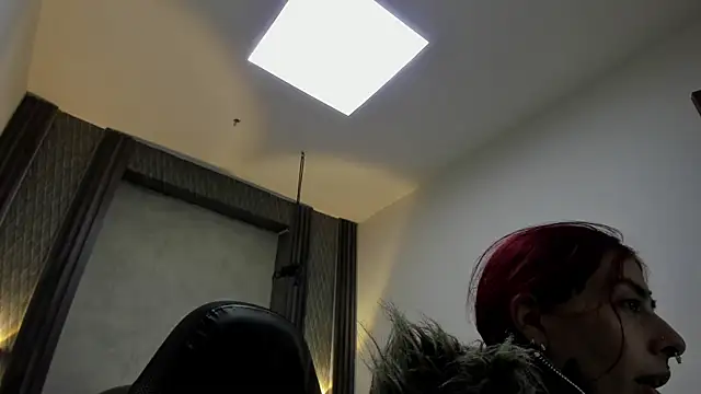 selene red  online show from 09.17.25