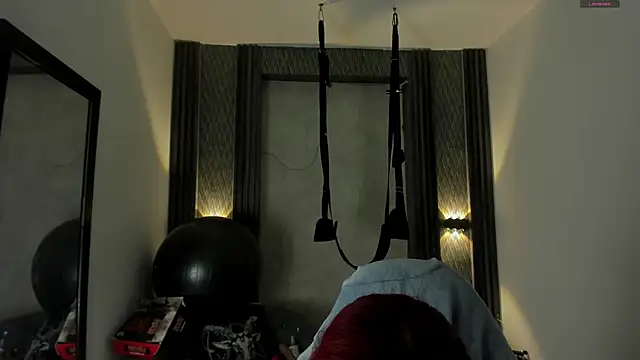 selene red  online show from 10.07.25